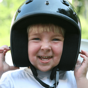 quantos anos a criança pode andar na garupa da moto